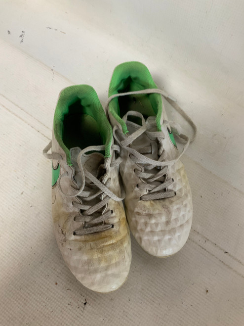 Vist Large View of Product Image Which is Used Nike Soccer Cleats Kelly green Junior 04