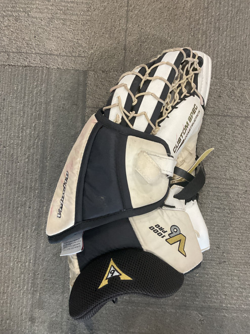 Vist Large View of Product Image Which is Used Vaughn VAUGN VELOCITY 1000 PRO Senior Goalie Catcher White