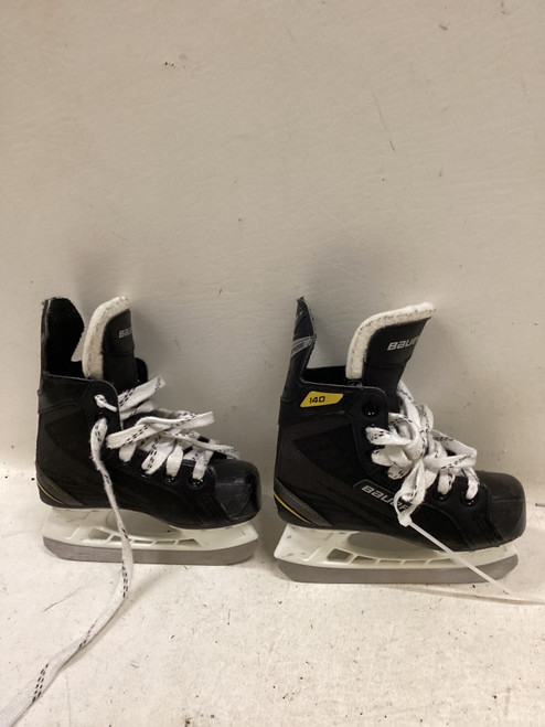 Vist Large View of Product Image Which is Used Bauer SUPREME 140 Youth Hockey Skate Youth 08.5
