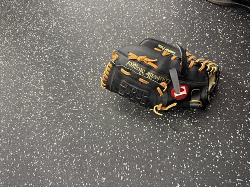 Vist Large View of Product Image Which is Used Louisville Slugger PLAYERS SERIES BB/SB Glove RH Throw Black 10 1/2"