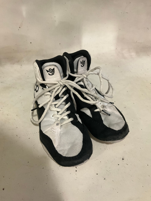Vist Large View of Product Image Which is Used Boxing Shoes White Junior 05