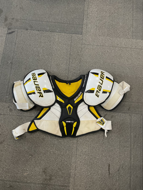 Vist Large View of Product Image Which is Used Bauer ONE 40 Senior Shoulder Pads SM