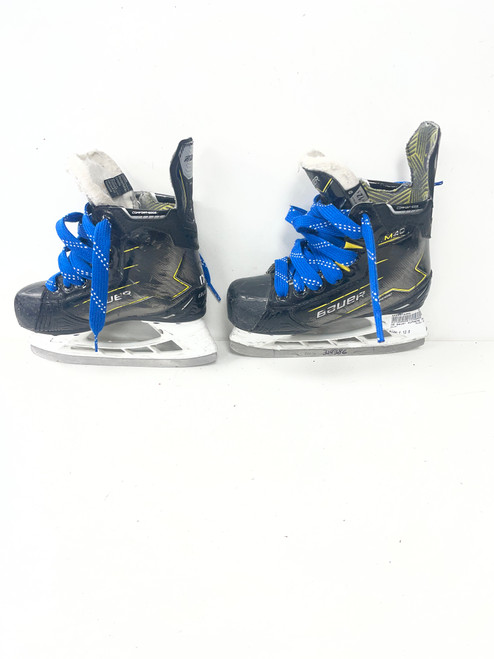 Vist Large View of Product Image Which is Used Bauer SUPREME M40 Youth Hockey Skate Youth 12.5
