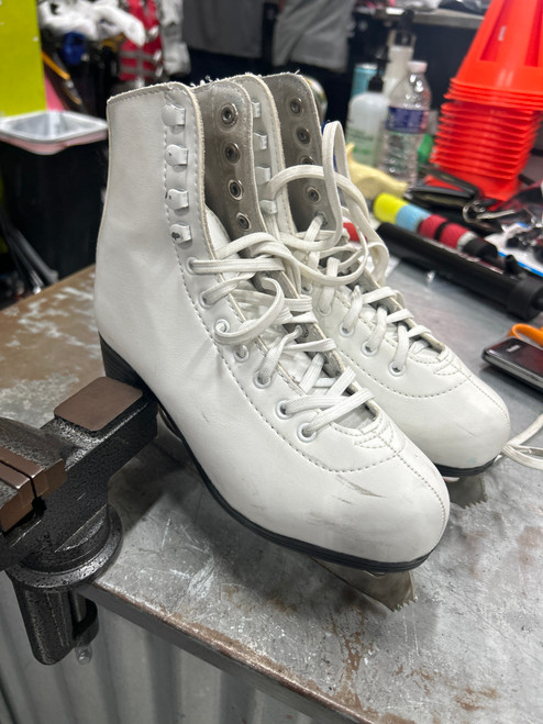 Vist Large View of Product Image Which is Used Senior Hockey Skate Senior 5