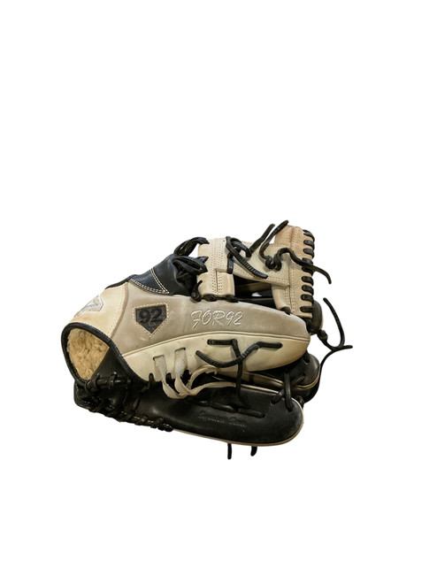 Vist Large View of Product Image Which is Used 44 PRO SIGNATURE SERIES BB/SB Glove RH Throw Black 11 1/2"