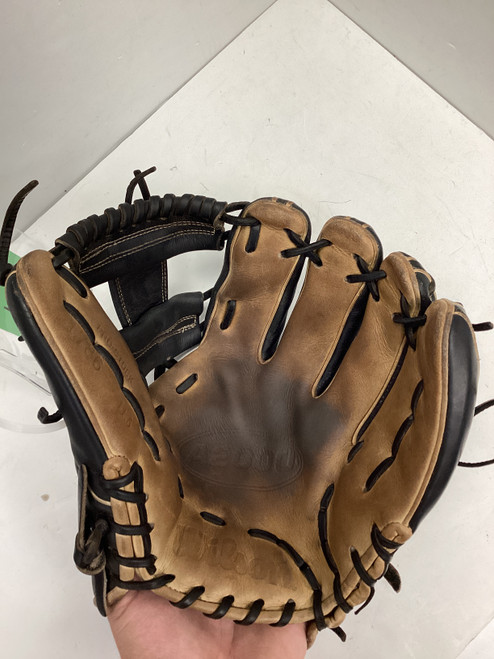 Vist Large View of Product Image Which is Used Wilson A2000 BB/SB Glove RH Throw Brown 11 1/2"
