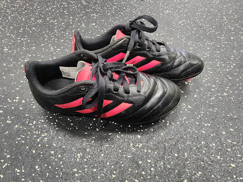 Vist Large View of Product Image Which is Used Adidas GOLETTO Soccer Cleats Black And Pink Junior 01