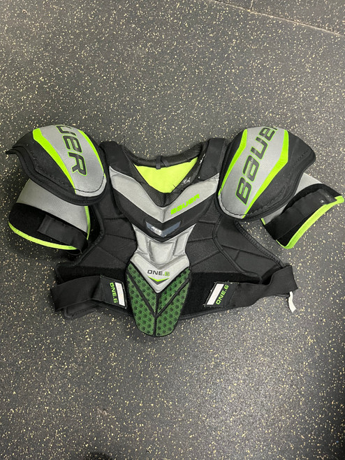 Vist Large View of Product Image Which is Used Bauer ONE.6 SP Senior Shoulder Pads SM