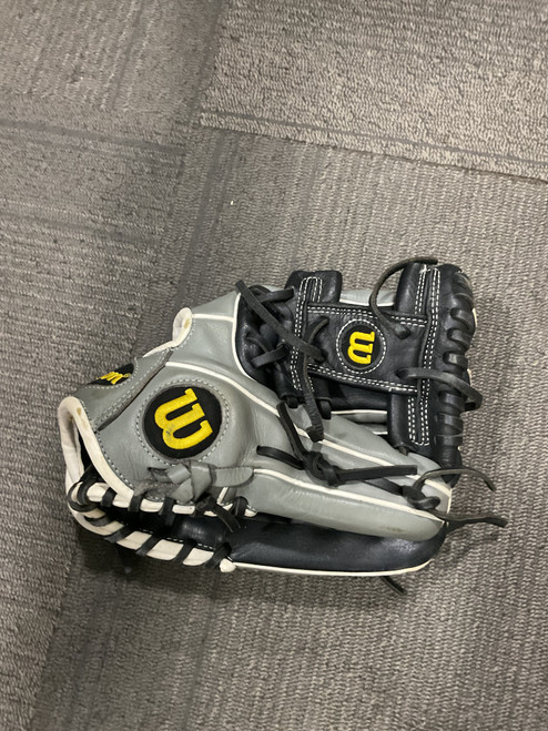 Vist Large View of Product Image Which is Used Wilson A500 BB/SB Glove RH Throw Grey 11"