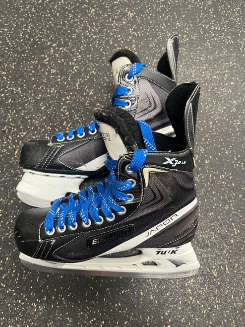 Vist Large View of Product Image Which is Used Bauer VAPOR X3.0 LE Senior Hockey Skate Senior 7