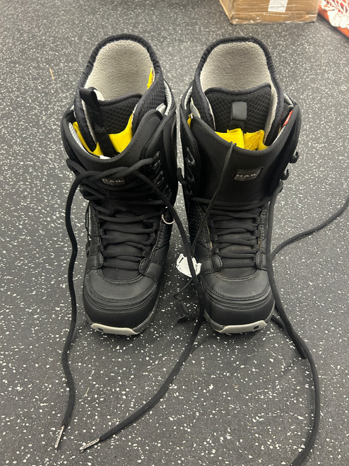 Vist Large View of Product Image Which is Used Burton HAIL Mens Snowboard Boots Black Senior 9