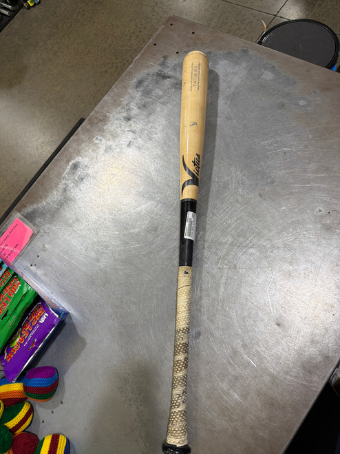 Vist Large View of Product Image Which is Used Victus TATIS 21 PRO RESERVE MAPLE BB/SB Wood Bat 33"
