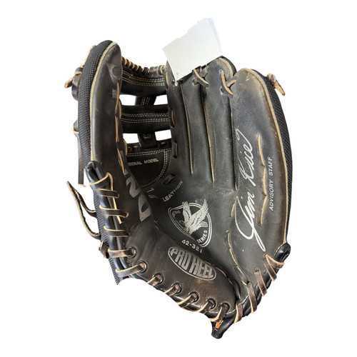 Vist Large View of Product Image Which is Used Spalding SIGNATURE SERIES BB/SB Glove RH Throw Black 13"