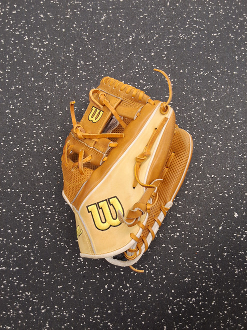 Vist Large View of Product Image Which is Used Wilson A2000 1787SC BB/SB Glove RH Throw Brown 11 3/4"