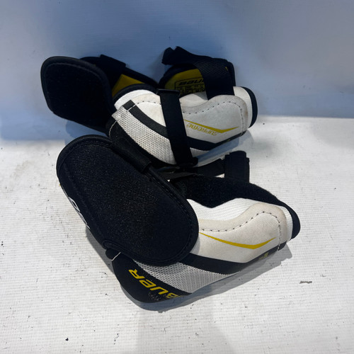 Vist Large View of Product Image Which is Used Bauer SUPREME 150 Senior Elbow Pads MD