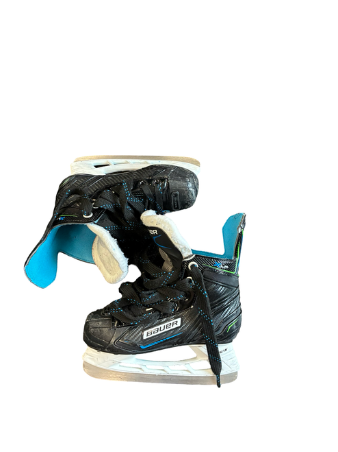 Vist Large View of Product Image Which is Used Bauer XLP Junior Hockey Skate Junior 01