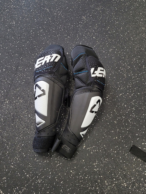 Vist Large View of Product Image Which is Used LEAN 3DF KNEE AND SHIN GUARD Bike Shin Guards Black S/M