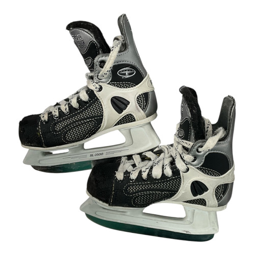Vist Large View of Product Image Which is Used CCM SUPER TACKS 762 Youth Hockey Skate Youth 09.0