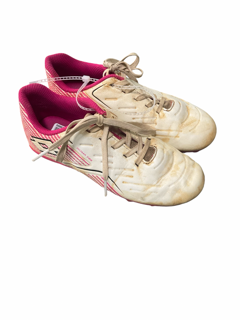 Vist Large View of Product Image Which is Used Umbro Soccer Cleats White Junior 01