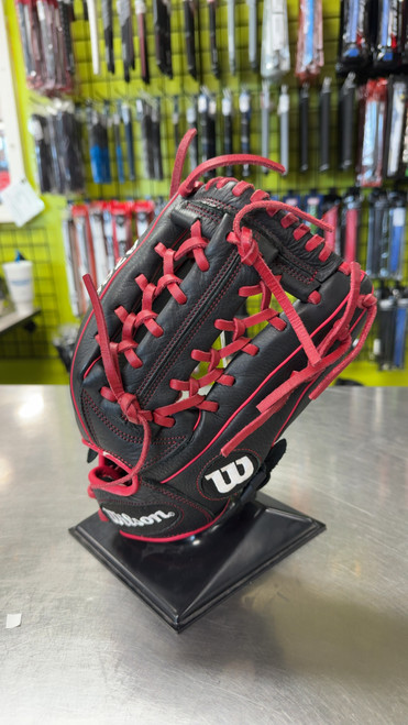 Vist Large View of Product Image Which is Used Wilson A700 BB/SB Glove RH Throw Black 12"