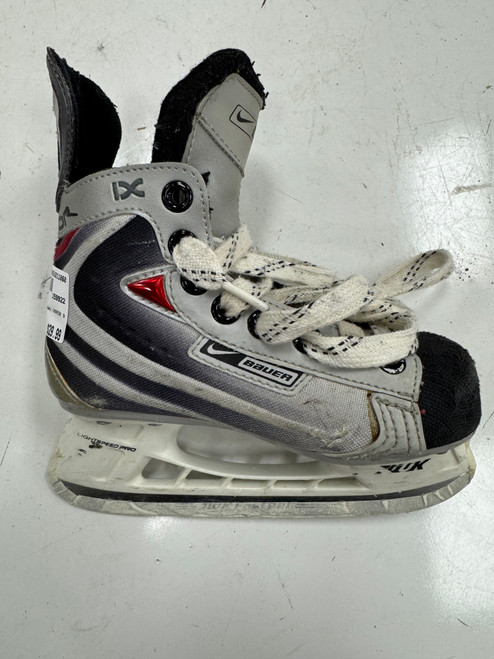 Vist Large View of Product Image Which is Used Bauer VAPER 9 Youth Hockey Skate Youth 11.0