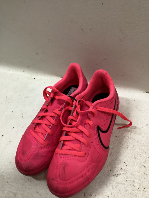 Vist Large View of Product Image Which is Used Nike Soccer Cleats Pink Junior 03.5