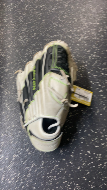 Vist Large View of Product Image Which is Used Easton SYNERGY ELITE RH Throw Fastpitch Gloves White 12 1/2"