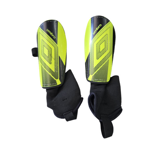 Vist Large View of Product Image Which is Used Umbro CERMICA 2.0 SOCCER SHIN GUARDS SZ MEDIUM Soccer Shin Guards Junior Black And Neon Green MD