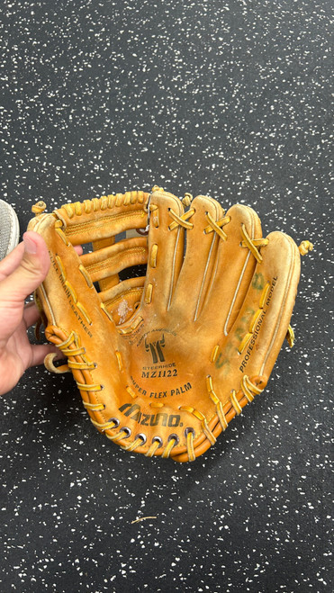 Vist Large View of Product Image Which is Used Mizuno MZ1122 BB/SB Glove RH Throw Brown 11"