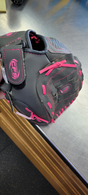 Vist Large View of Product Image Which is Used Franklin 10.5 BB/SB Glove RH Throw None 10 1/2"