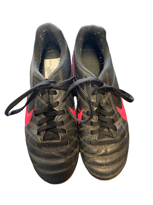 Vist Large View of Product Image Which is Used Nike Soccer Cleats Black Junior 02