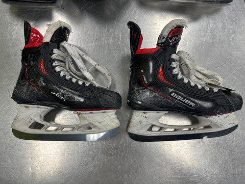 Vist Large View of Product Image Which is Used Bauer VAPOR 3X PRO Hockey Skate Junior 4.5 Fit 1