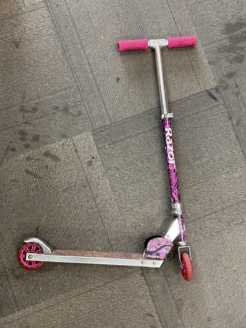 Vist Large View of Product Image Which is Used Razor 2 WHEEL SCOOTER Scooter Pink