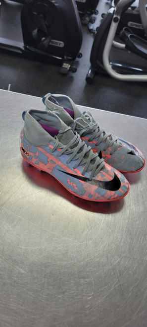 Vist Large View of Product Image Which is Used Nike Soccer Cleats None Junior 02