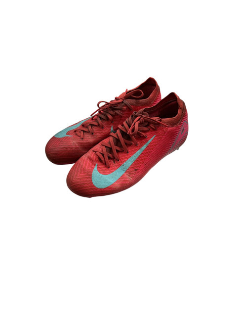 Vist Large View of Product Image Which is Used Nike Soccer Cleats Orange And Grey Junior 05.5