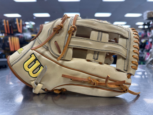 Vist Large View of Product Image Which is Used Wilson A2000 1799 BB/SB Glove RH Throw Tan 12 3/4"