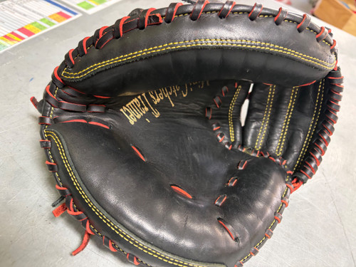 Vist Large View of Product Image Which is Used DBAT BB/SB Catchers RH Throw Black 30"