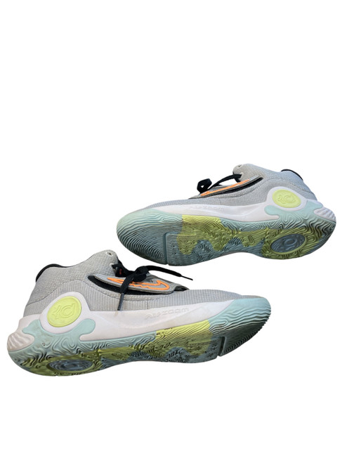 Vist Large View of Product Image Which is Used Nike Basketball Shoes Grey Senior 10.5