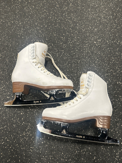 Vist Large View of Product Image Which is Used Jackson MYSTIQUE Girls Figure Skate White Junior 05
