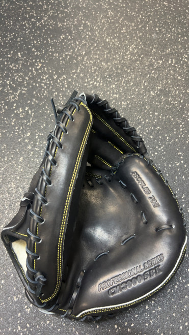 Vist Large View of Product Image Which is Used All-Star PRO-ELITE CM3000 SBK BB/SB Catchers RH Throw Black 33"