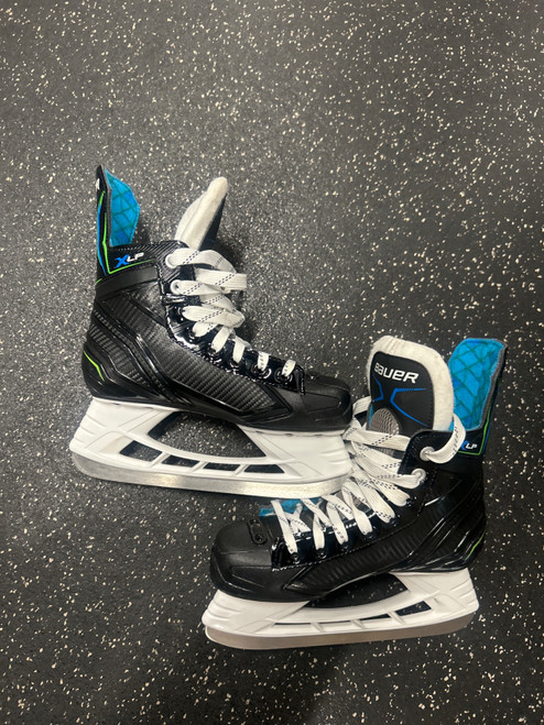 Vist Large View of Product Image Which is Used Bauer XLP Junior Hockey Skate Junior 03