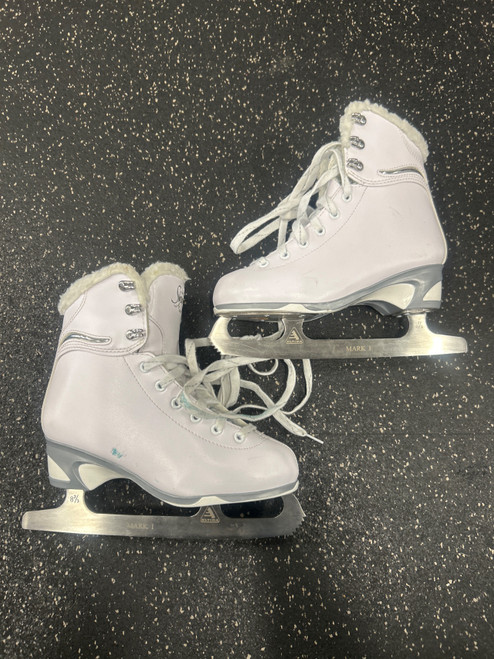 Vist Large View of Product Image Which is Used Jackson SOFT SKATE WomensFigure Skate White Senior 4