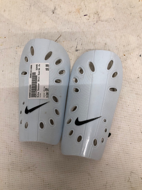 Vist Large View of Product Image Which is Used Nike Soccer Shin Guards Junior White SM
