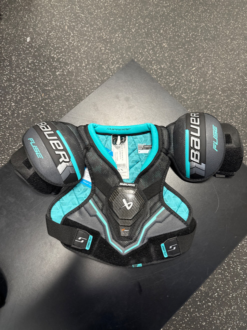 Vist Large View of Product Image Which is New BAUER SUPREME FUSE SHOULDER PAD YTH-L