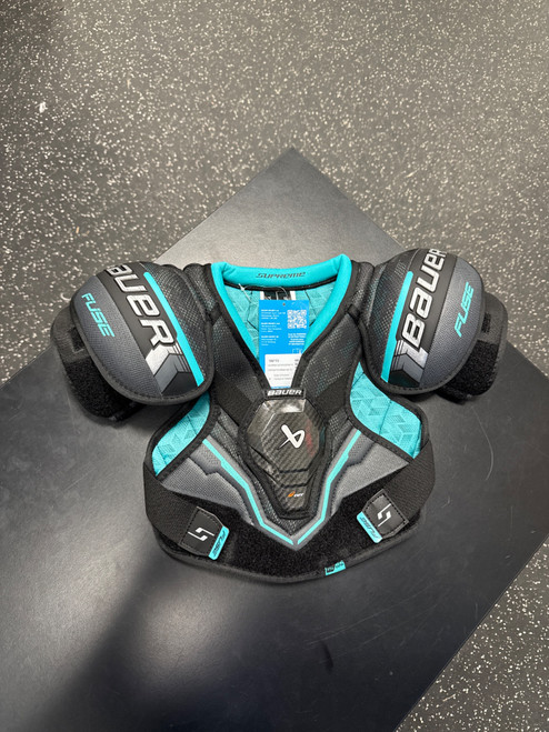 Vist Large View of Product Image Which is New BAUER SUPREME FUSE SHOULDER PAD YTH-M