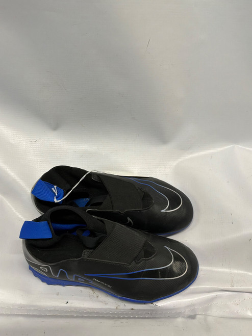 Vist Large View of Product Image Which is Used Nike Soccer Indoor Shoes Black Junior 03.5