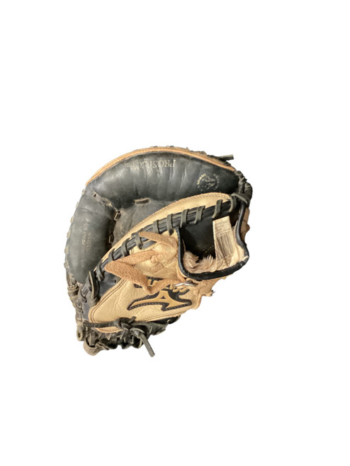 Vist Large View of Product Image Which is Used Mizuno POWER CLOSE BB/SB Catchers RH Throw Black 32"