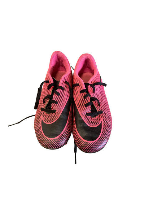 Vist Large View of Product Image Which is Used Nike Soccer Cleats Pink Junior 02.5