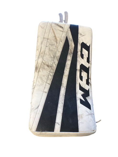 Vist Large View of Product Image Which is Used CCM EXTREME FLEX 760 Senior Goalie Blocker White