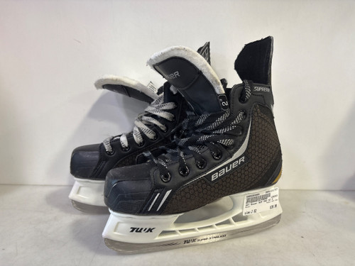 Vist Large View of Product Image Which is Used Bauer SUP PRO Junior Hockey Skate Junior 02